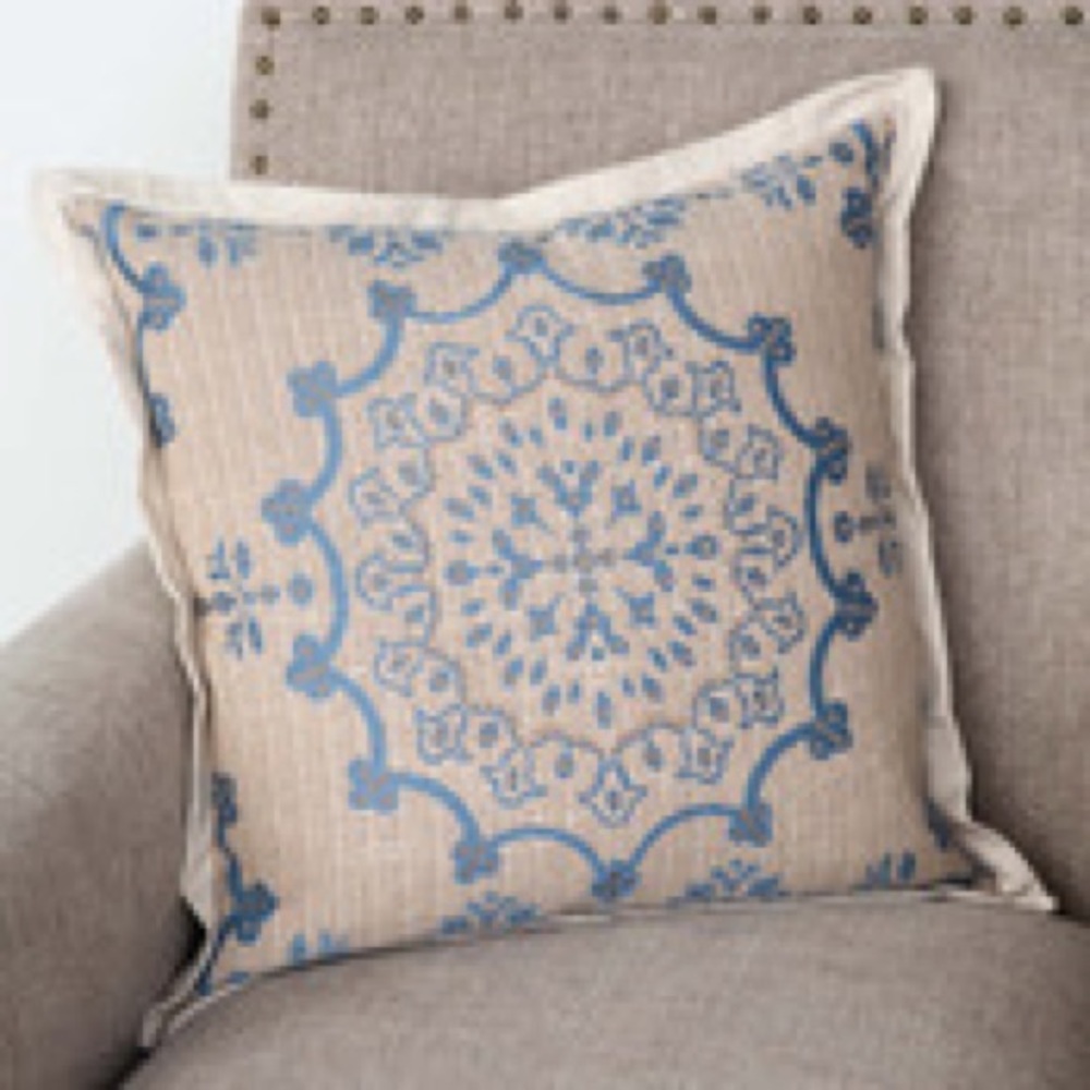 Beautiful 20”x20” edge hill down pillow